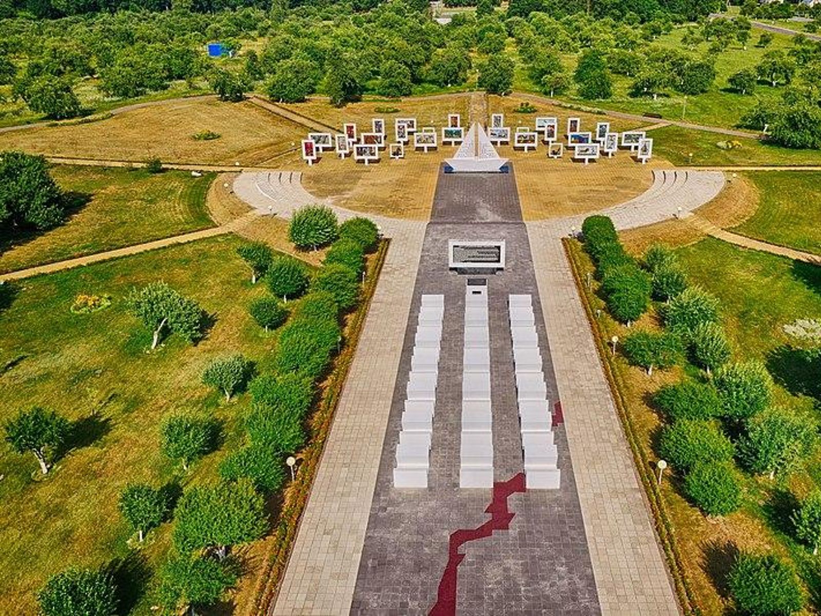 Мемориал Красный берег "Детская Хатынь" 