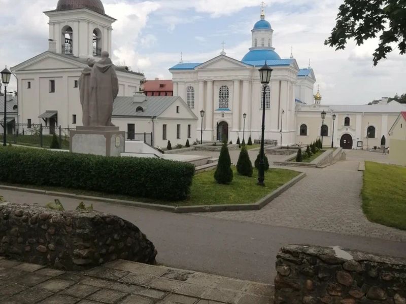 Тематическая экскурсия из Минска по святыням Беларуси - индивидуальная экскурсия в Минске на машине гида длительностью 9 часов с количеством участников до 4 человек цена экскурсии 45000₽