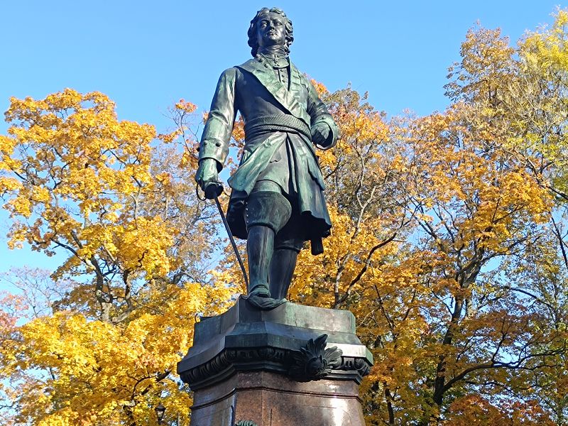 Памятник Петру в Петровском парке