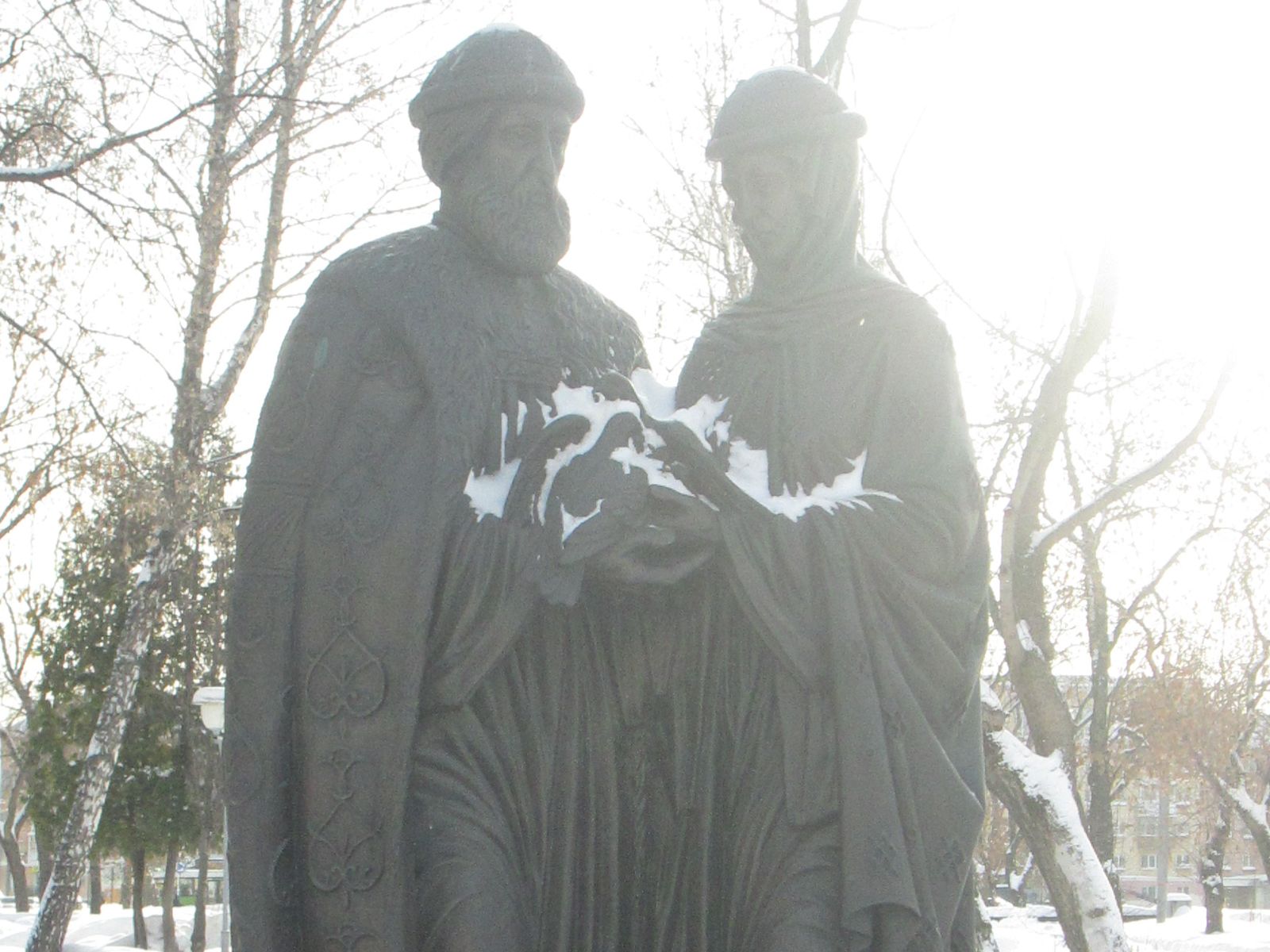 Памятник Петру и Февронии
