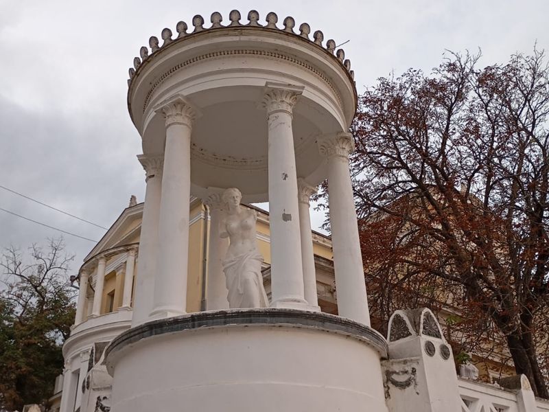 Групповая экскурсия из Алушты в Феодосию + картинная галерея - групповая экскурсия в Алуште на автобусе длительностью 11 часов с количеством участников до 19 человек цена экскурсии 3000₽