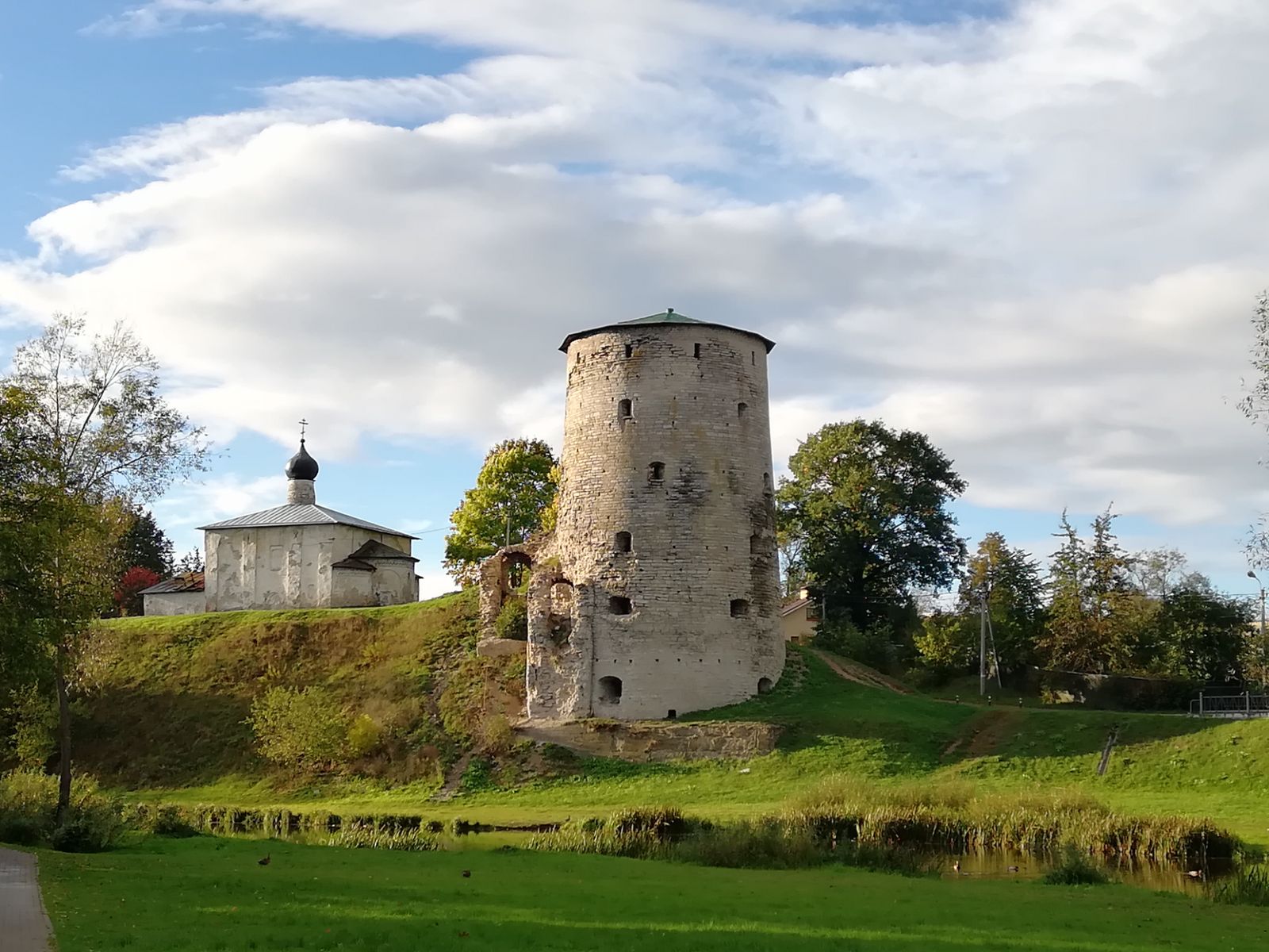 Храм Козьмы и Дамиана с Гремячей горы и Гремячая башня