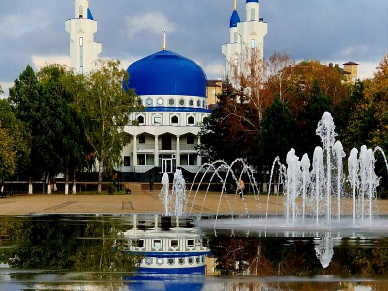Обзорная экскурсия "Первая встреча с Майкопом — столицей Адыгеи" - индивидуальная экскурсия в Майкопе на машине гида длительностью 6 часов с количеством участников до 3 человек цена экскурсии 5000₽