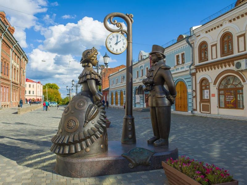 Фотоэкскурсия по Кирову — центру Русского севера - индивидуальная экскурсия в Кирове пешком длительностью 2 часа с количеством участников до 4 человек цена экскурсии 5800₽