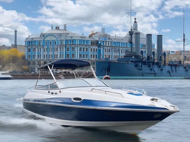 Комфортабельный катер в СПб с тентом от дождя и ветра и обогревом салона