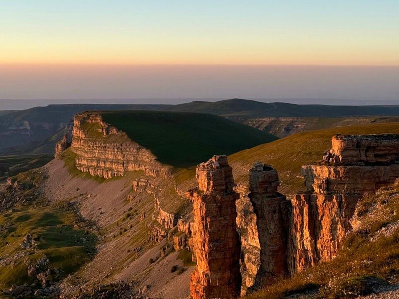 Индивидуальная экскурсия на плато Бермамыт: днем или на закате - индивидуальная экскурсия в Железноводске на машине гида длительностью 8 часов с количеством участников до 4 человек со скидкой 5% цена экскурсии 19000₽