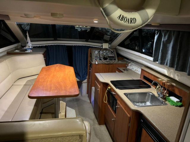 Индивидуальная аренда в Сочи яхты Bayliner 288 "Виктория А" — фото 3