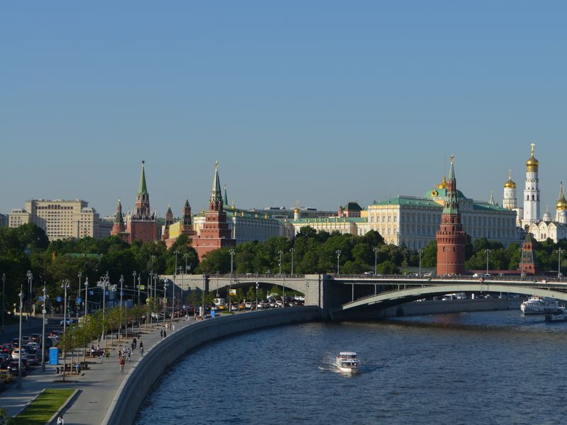 Индивидуальная обзорная экскурсия по Москве на автомобиле - индивидуальная экскурсия в Москве на машине гида длительностью 2 часа с количеством участников до 4 человек цена экскурсии 7000₽