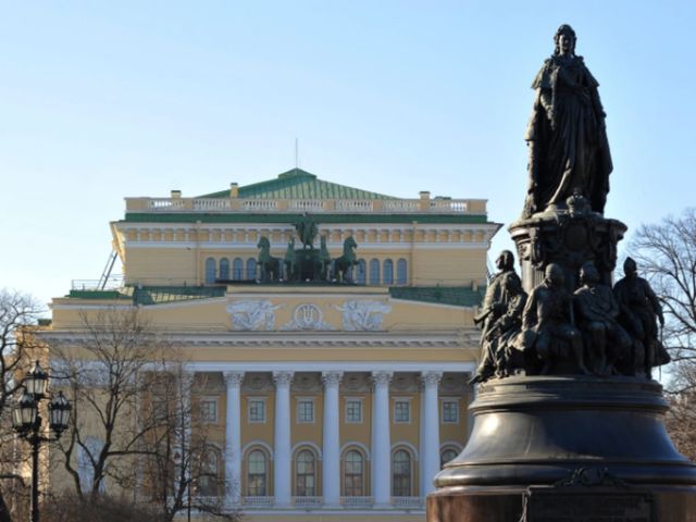 Индивидуальная экскурсия по центру "Ваш знакомый Петербург" — фото 2