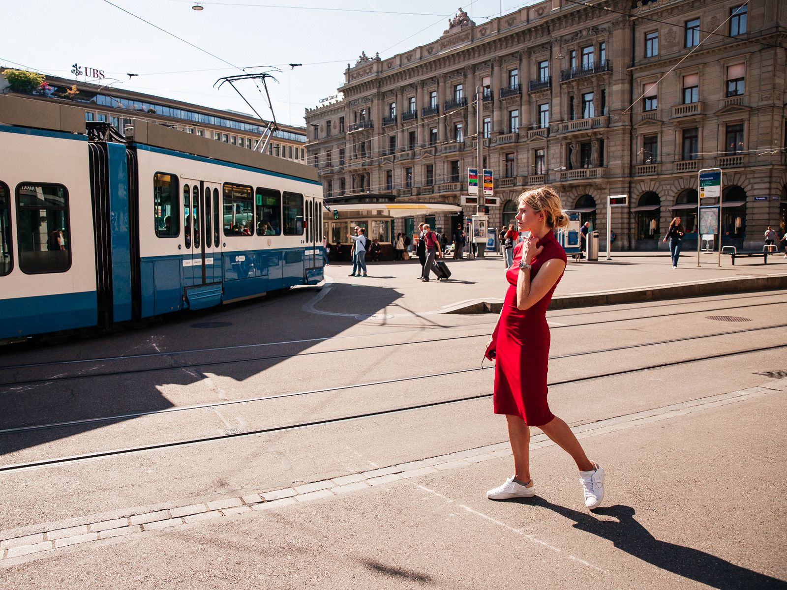 Площадь Парадеплац. Банки Ubs и Credit Suisse