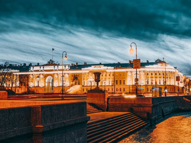 Групповая обзорная экскурсия "Магия вечернего Петербурга" - групповая экскурсия в Санкт-Петербурге на автобусе длительностью 3.5 часа с количеством участников более 20 человек цена экскурсии 1200₽