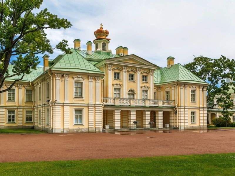 Групповая обзорная экскурсия из Санкт-Петербурга в Ораниенбаум - групповая экскурсия в Санкт-Петербурге на автобусе длительностью 6 часов с количеством участников более 20 человек цена экскурсии 5100₽