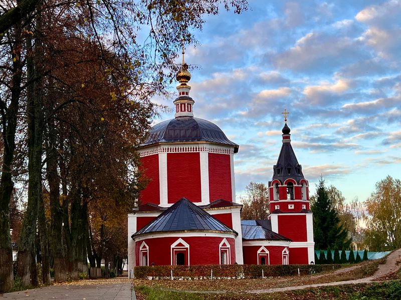 Групповая обзорная экскурсия по Суздалю с душой - групповая экскурсия в Суздале пешком длительностью 2 часа с количеством участников более 20 человек цена экскурсии 1500₽