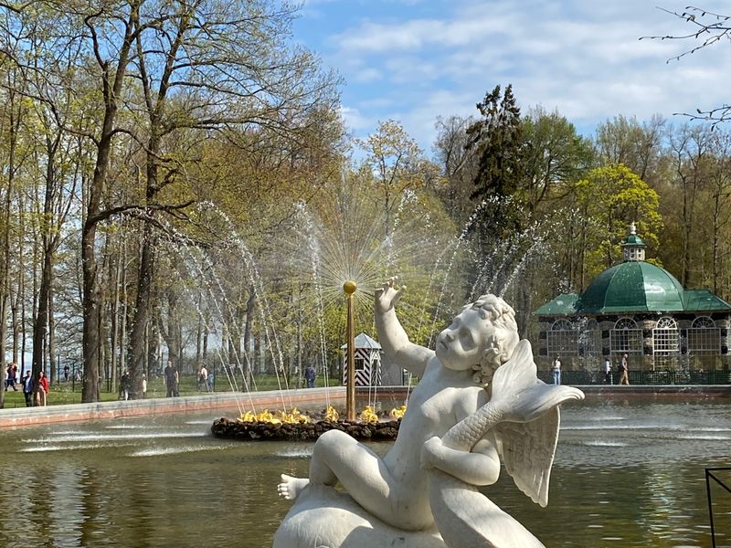 Групповая обзорная экскурсия в Петергоф по Финскому заливу - групповая экскурсия в Санкт-Петербурге длительностью 4.5 часа с количеством участников до 14 человек цена экскурсии 4800₽