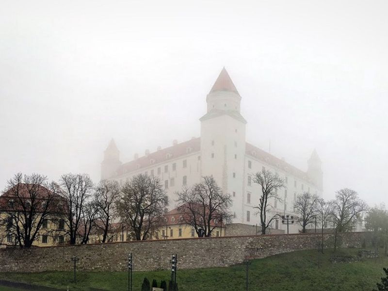 Индивидуальная экскурсия по Братиславе "Тайны королевского двора" - индивидуальная экскурсия в Братиславе пешком длительностью 2 часа с количеством участников до 10 человек цена экскурсии 75€