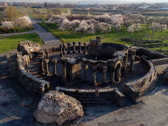 Обзорная экскурсия в Эчмиадзин, Звартноц и монастырь Хор Вирап — фото 3