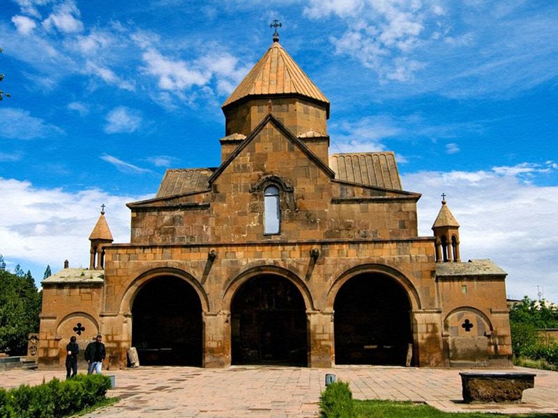 Обзорная экскурсия в Эчмиадзин, Звартноц и монастырь Хор Вирап - индивидуальная экскурсия в Ереване на машине гида длительностью 7 часов с количеством участников до 2 человек цена экскурсии 180€