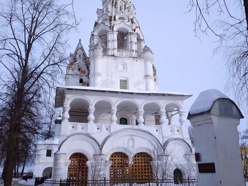 Индивидуальная обзорная экскурсия из центра Ярославля в слободы - индивидуальная экскурсия в Ярославле на машине гида длительностью 3 часа с количеством участников до 4 человек цена экскурсии 12000₽