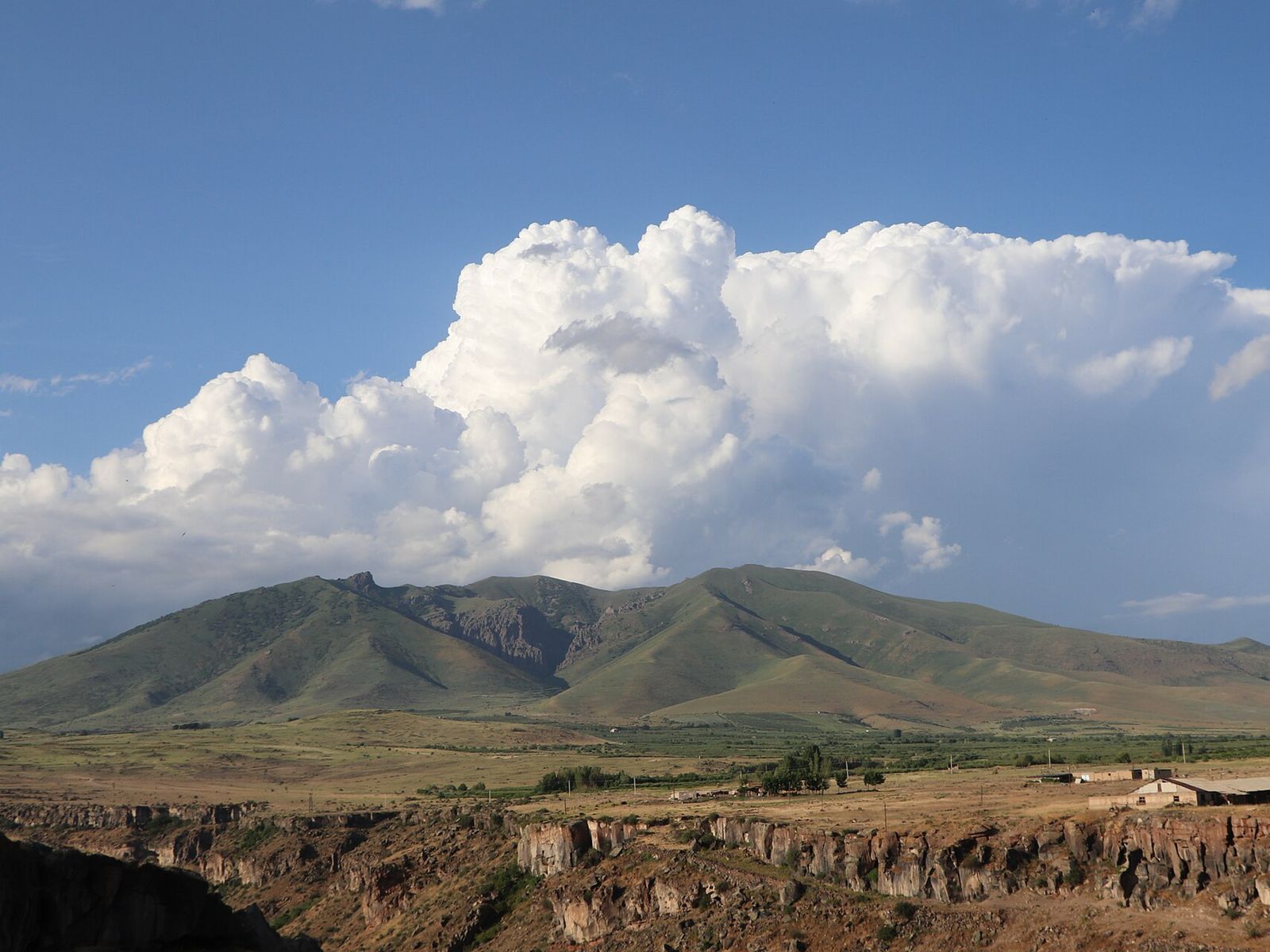Гора Ара