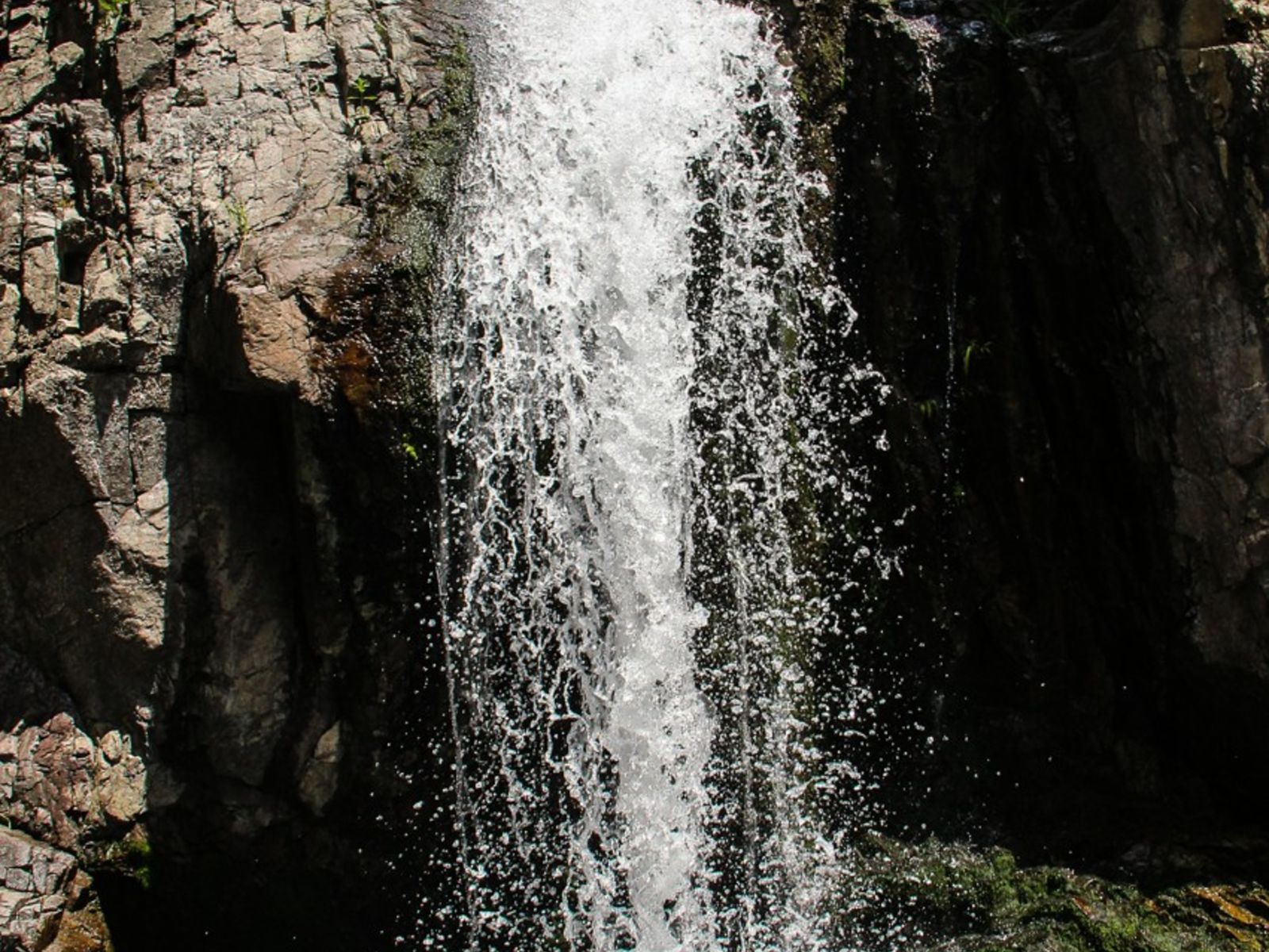 Водопад в горах