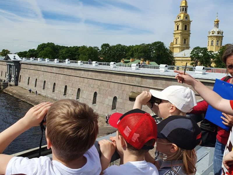 Обзорная экскурсия-квест по Петропавловской крепости для детей - индивидуальная экскурсия в Санкт-Петербурге пешком длительностью 2 часа с количеством участников более 20 человек цена экскурсии 8100₽