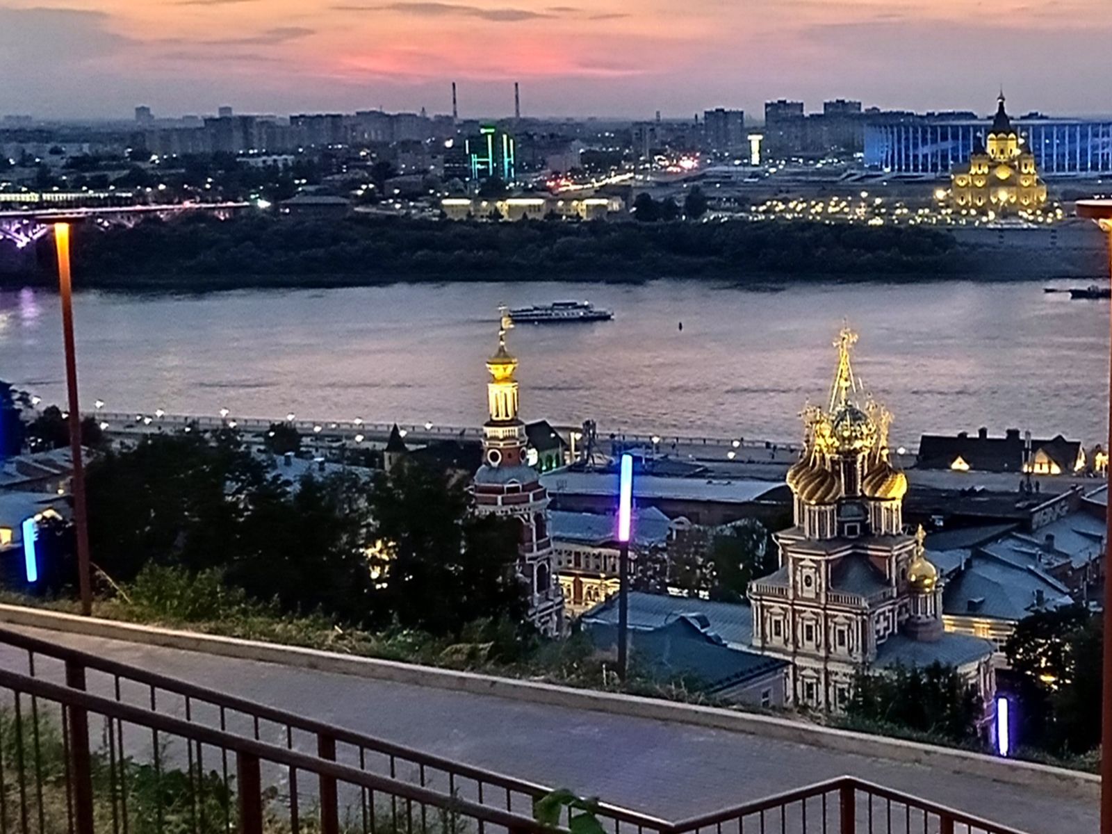 Город