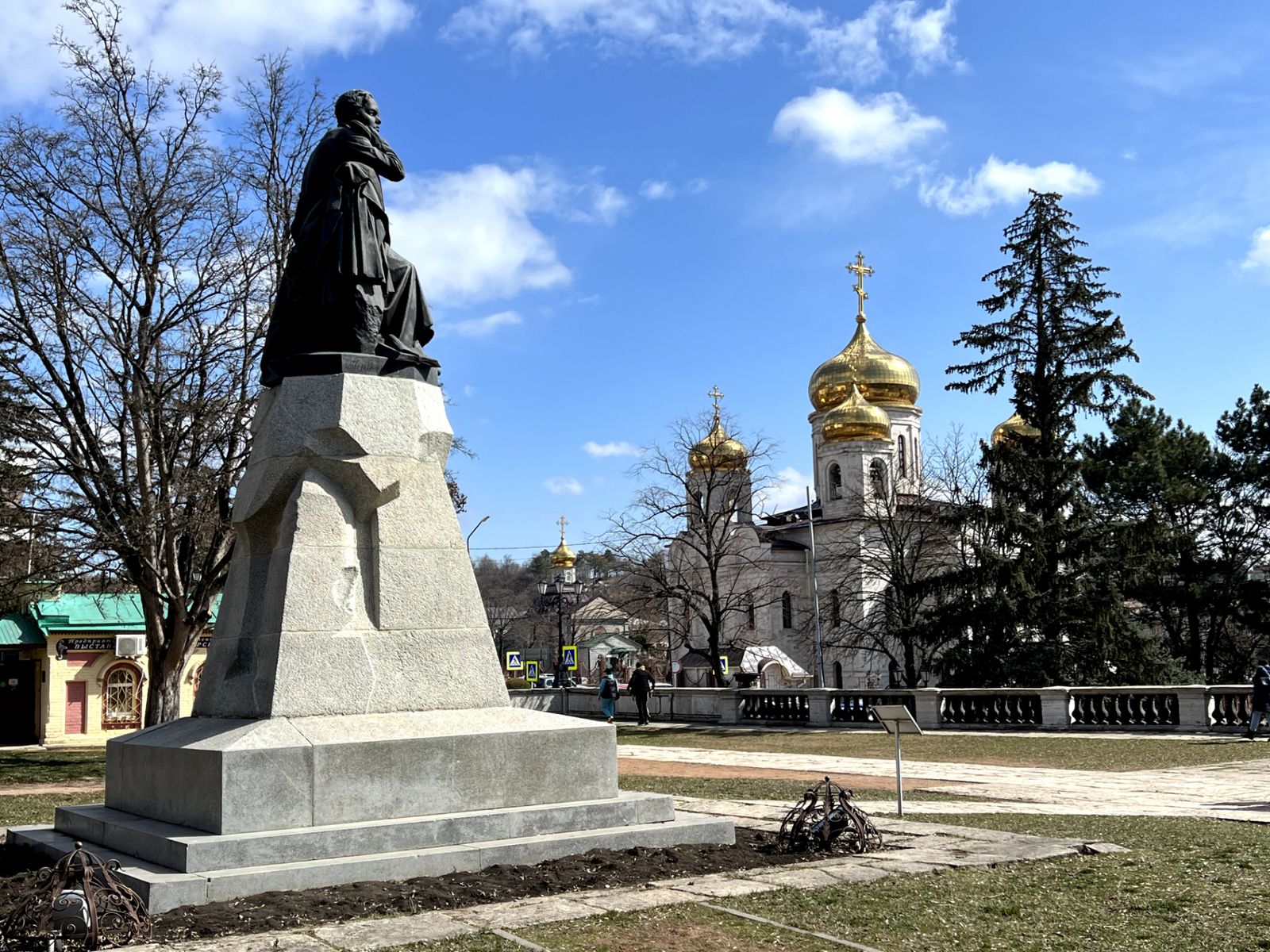 Памятник Лермонтову