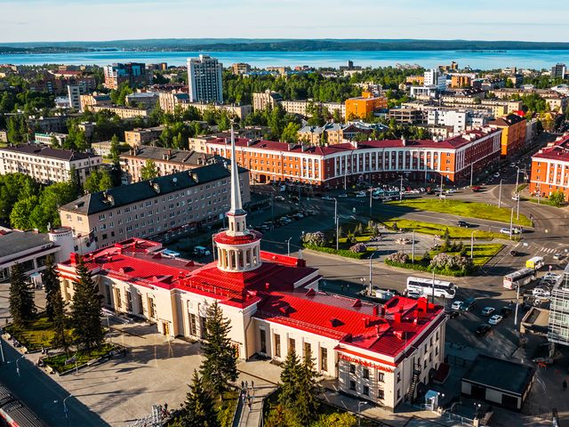 Экскурсия из Петрозаводска в Сортавалу: добыча гранатов и калитки