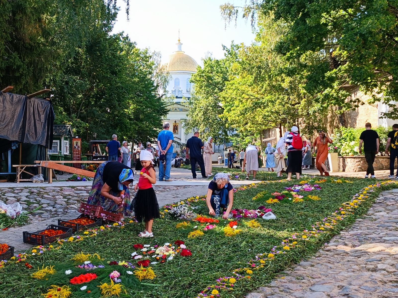 Территория монастыря
