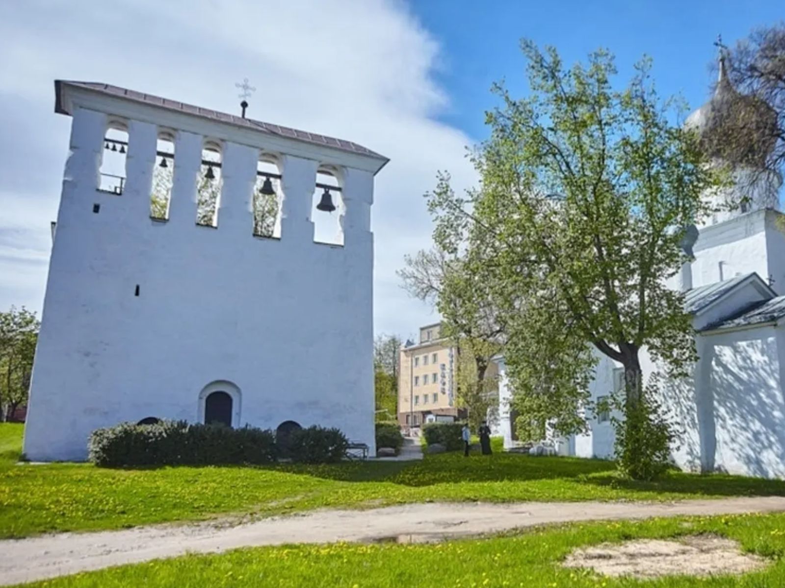 Храм Успения Пресвятой Богородицы с Пароменья летом