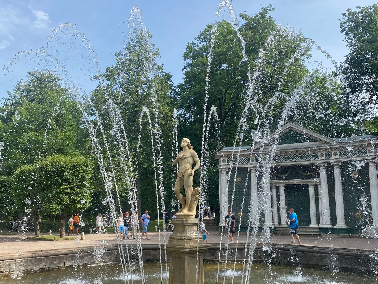 Фонтан Адам