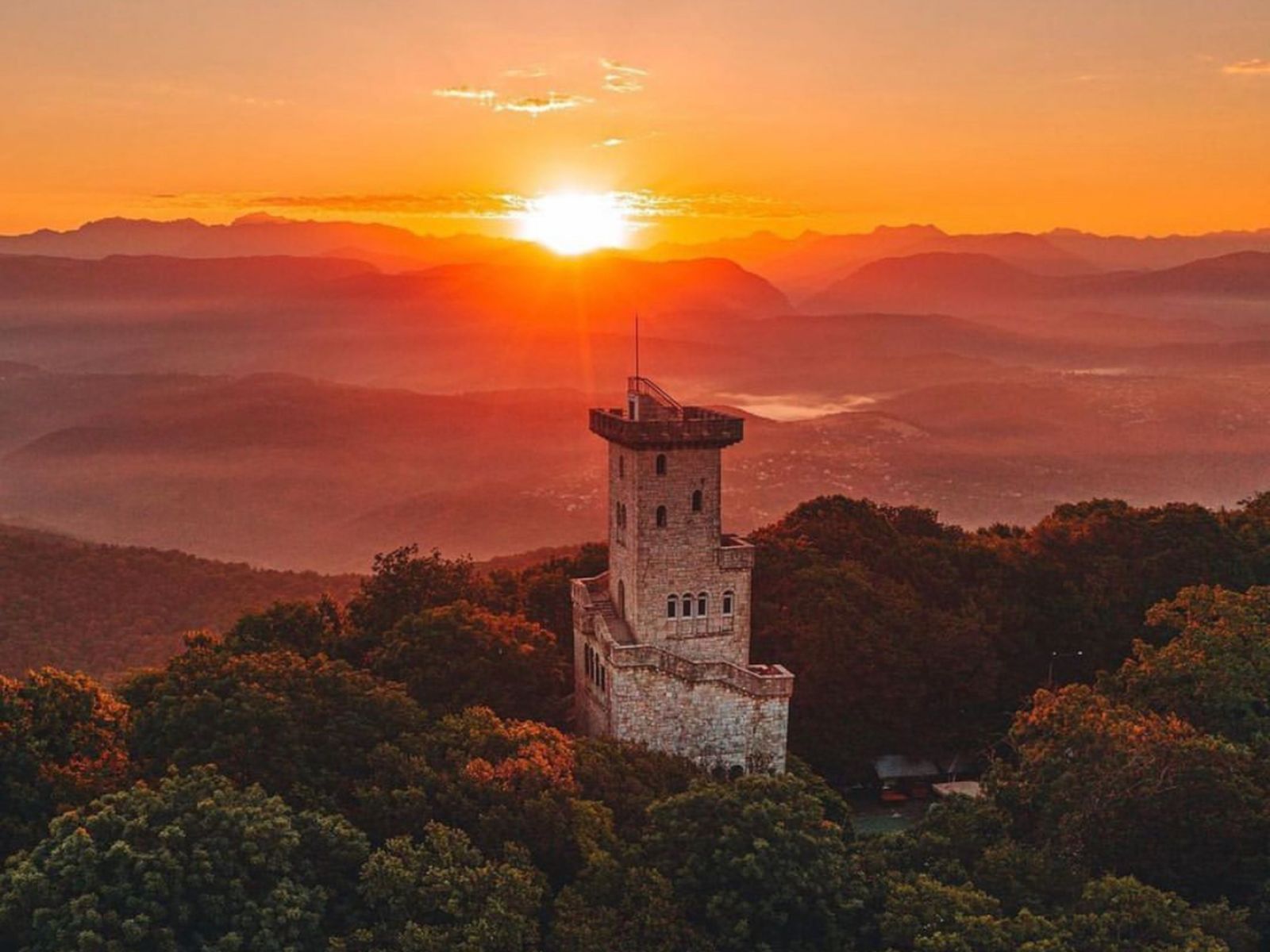 Невероятная панорама с горы Ахун