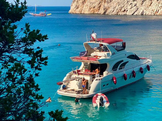 Морская прогулка по побережью Алании на яхте Cleopatra Luxury