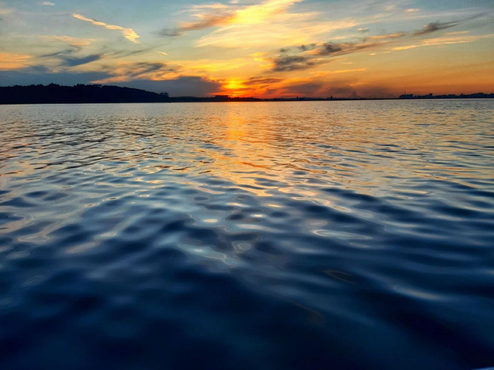 водная гладь Байкала
