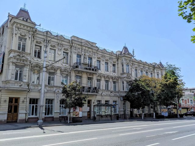 Пешеходная экскурсия по Большой Садовой: секреты главной улицы