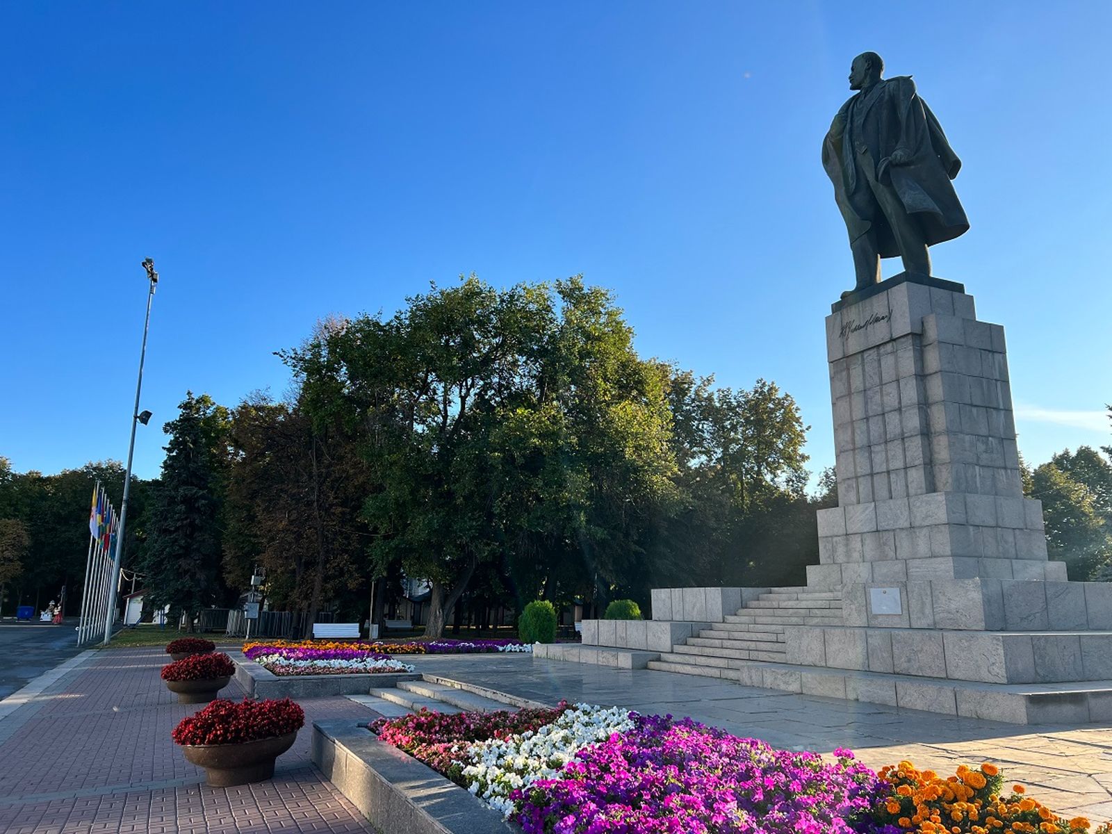 Памятник Ленину