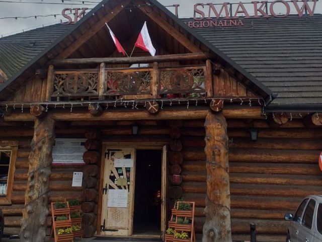 Групповая гастропрограмма в Кракове: национальный ресторан с шоу