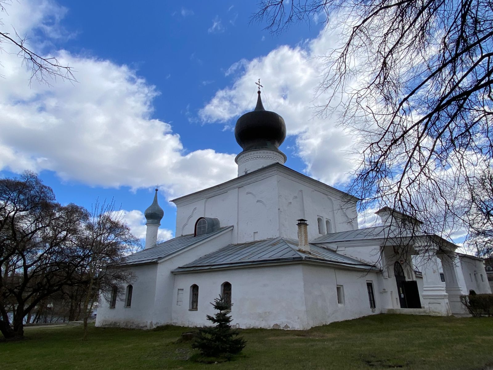Завеличье. Церковь Успения с Пароменья , XVI в.

