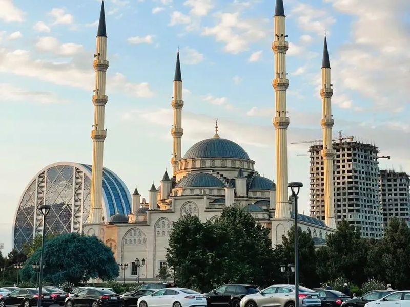 Экскурсия по Чеченской Республике: Грозный, Шали и Аргун - групповая экскурсия в Дербенте на автобусе длительностью более 12 часов с количеством участников до 19 человек цена экскурсии 2800₽