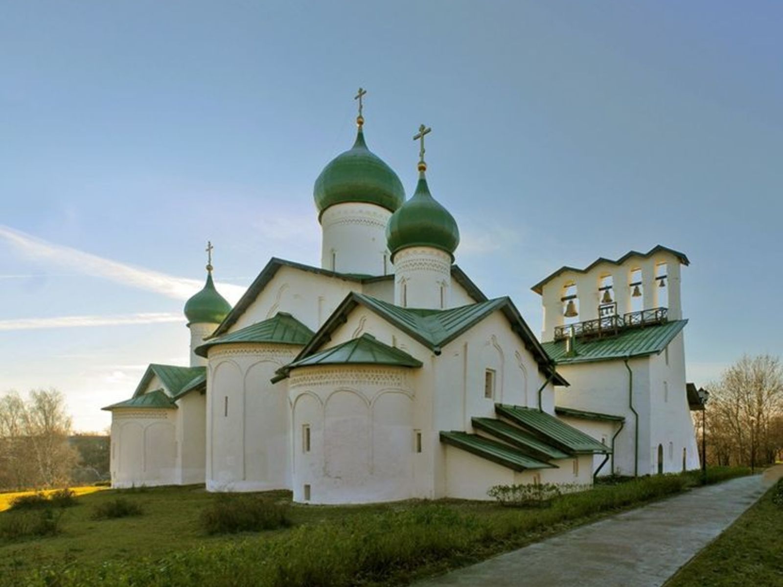 Храм Богоявления с Запсковья, вид с улицы Герцена
