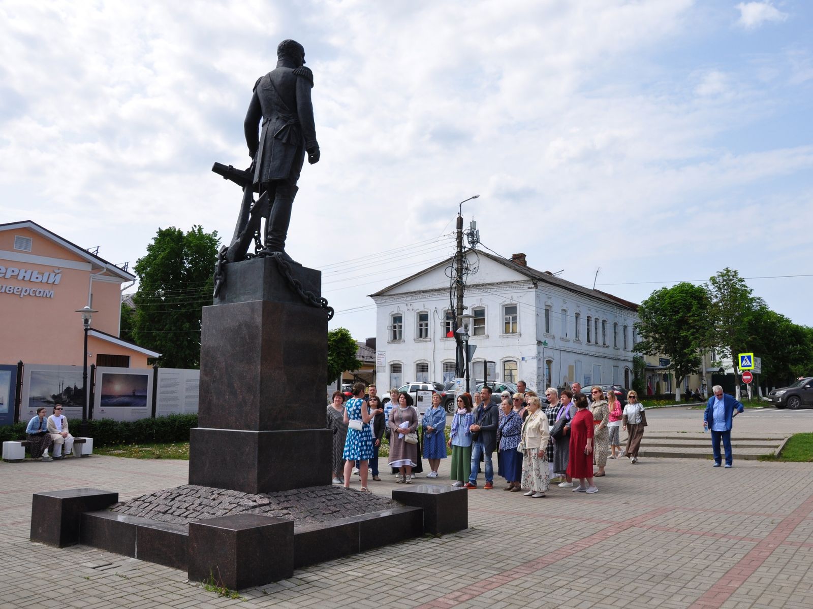 памятник Д.Н. Сенявину