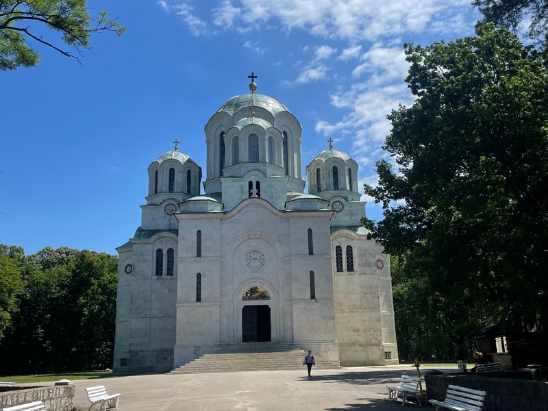 Экскурсия из Белграда по следам Карагеоргия и сербских королей - индивидуальная экскурсия в Белграде на машине гида длительностью 6.5 часов с количеством участников до 3 человек цена экскурсии 350€