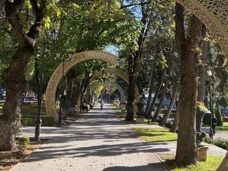 Пятигорск глазами местного гида: обзорная экскурсия без спешки - индивидуальная экскурсия в Пятигорске пешком длительностью 3 часа с количеством участников до 4 человек со скидкой 5% цена экскурсии 6270₽