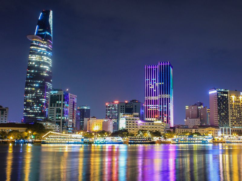 Обзорная прогулка на корабле по реке Сайгон+романтический ужин - индивидуальная экскурсия в Хошимине длительностью 5 часов с количеством участников до 10 человек цена экскурсии 130$