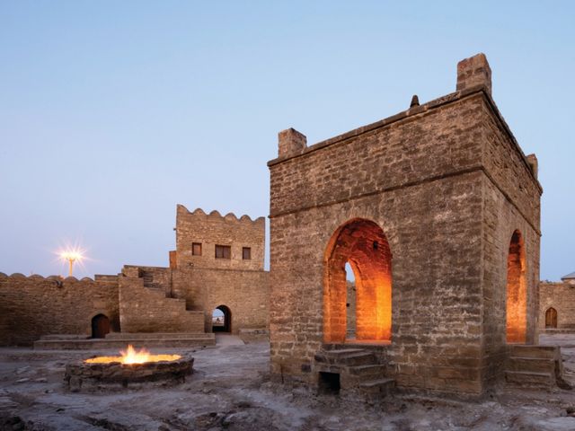 Земля огня: групповая экскурсия из Баку в Гобустан и на Апшерон — фото 3
