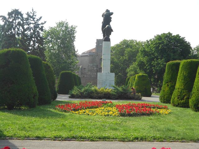 Обзорная автопешеходная экскурсия по центру Белграда на 3 часа — фото 2