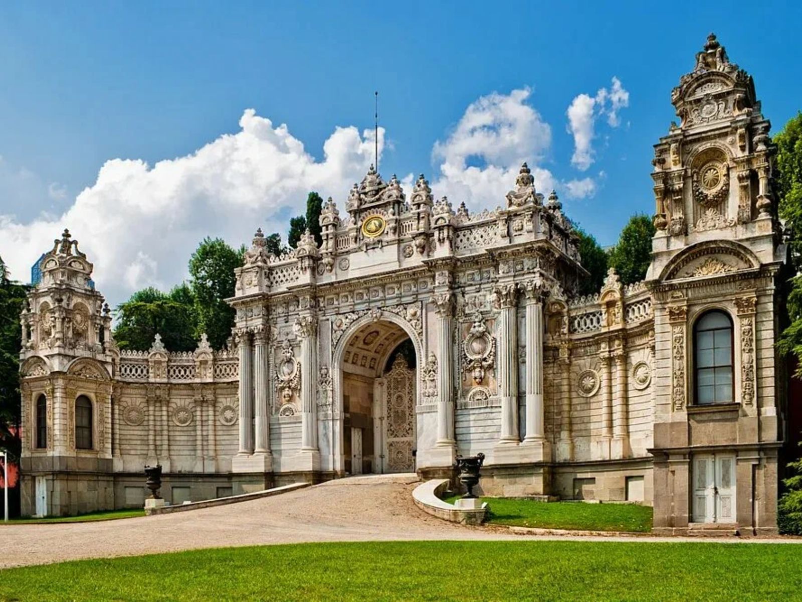 Дворец Долмабахче