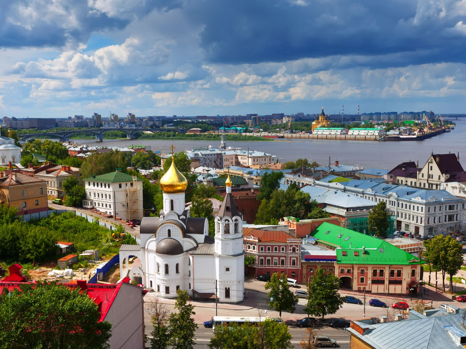 Исторический район Нижнего Новгорода в летний солнечный день