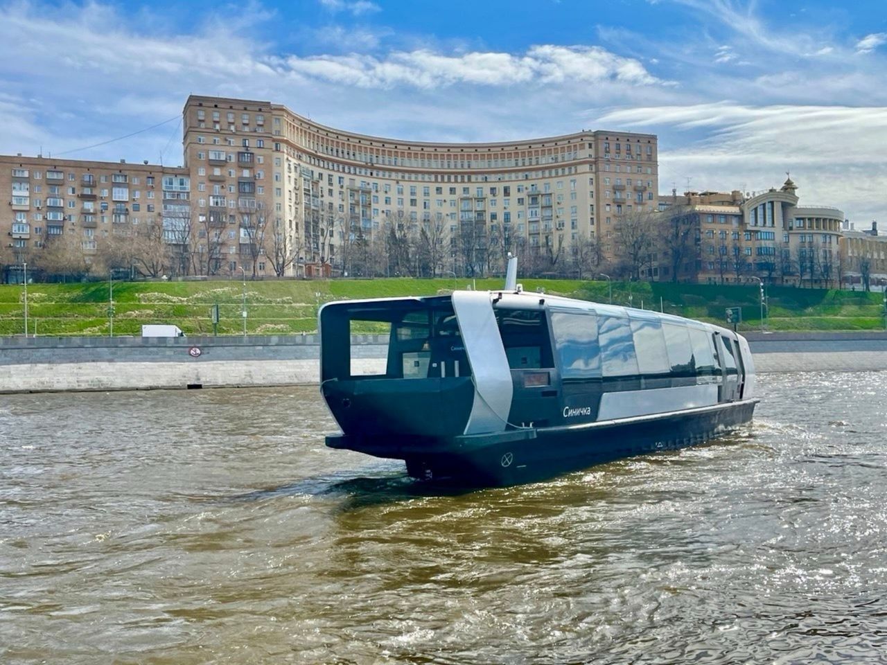 Водная экскурсия в Москве от Мухиной горы до Филей - индивидуальная экскурсия в Москве длительностью 1.5 часа с количеством участников до 10 человек цена экскурсии 3000₽