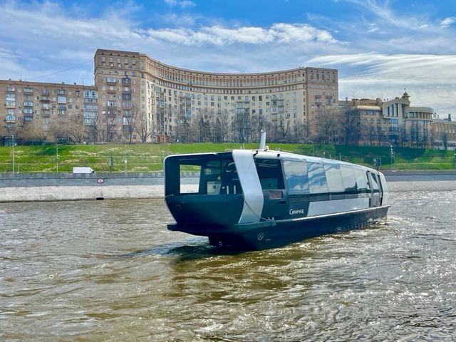 Водная экскурсия в Москве от Мухиной горы до Филей